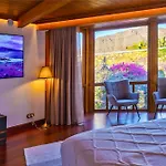 Serenitas Villa *