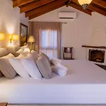 Serenitas Villa *